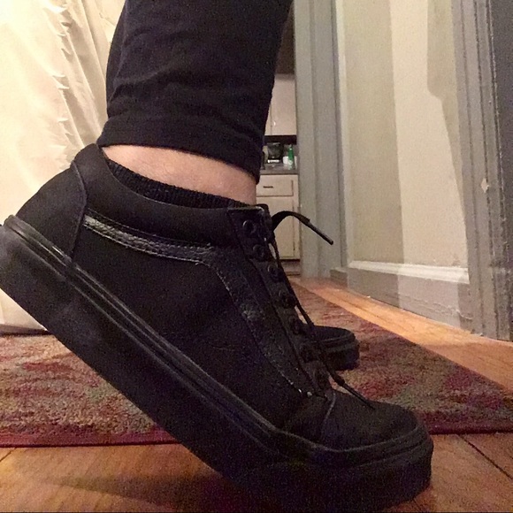 all black old skool vans outfit